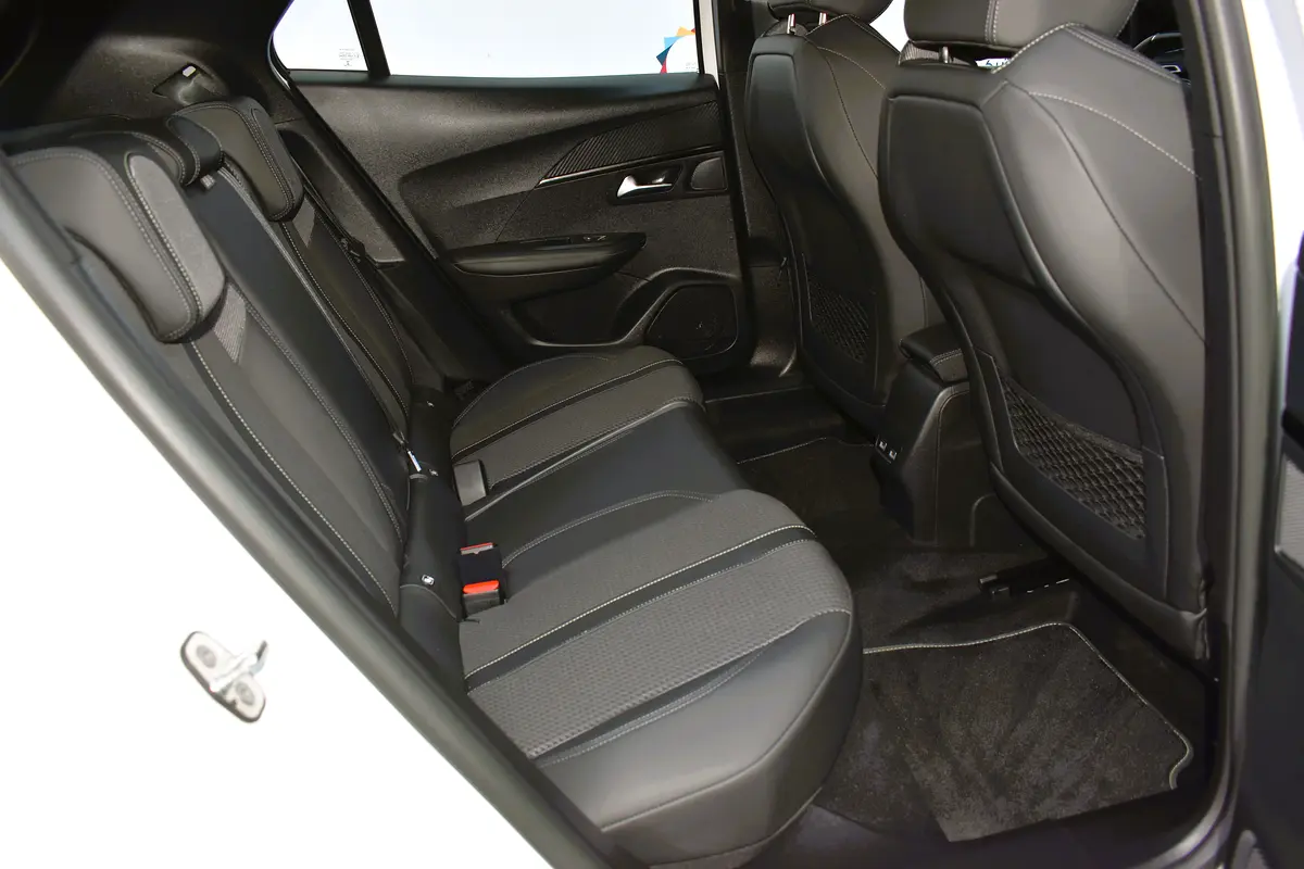 Peugeot e-2008 2023