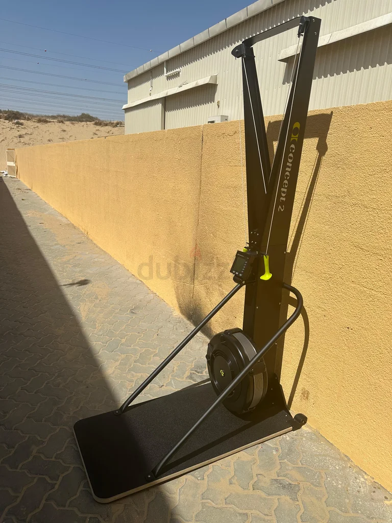 Concept2 متزلج pm5 تقريباً جديد629316687000331117