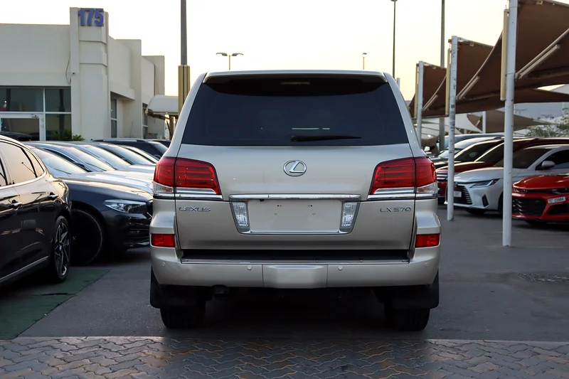لكزس LX570 بلاتينيوم / دول مجلس التعاون الخليجي / 2013 / طلاء أصلي / مالك أول63226738209665114