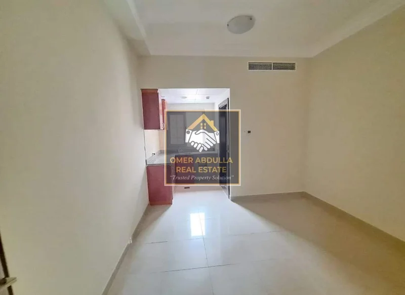 مطبخ Saprit!! لدي شقة استوديو مع تكييف مركزي لـ 👨‍👩‍👦 في المويلحة62885272938627111