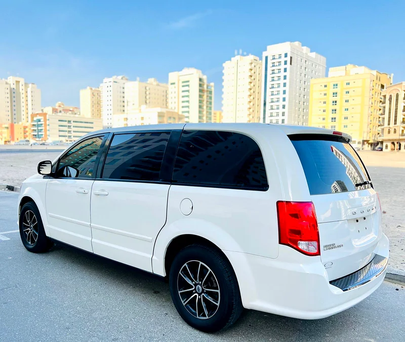 A Very Clean DODGE CARAVAN 2020 White AMERICAN SPECS 7 SEATER Ref. 044963173845953025111