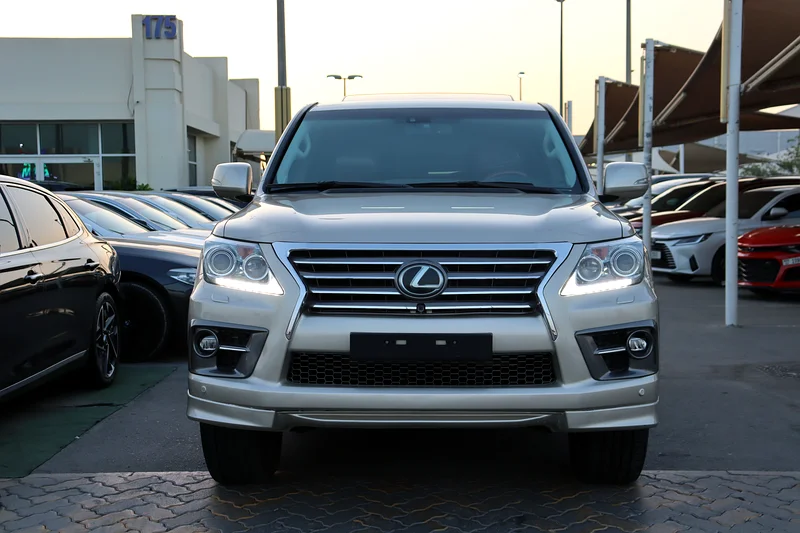 لكزس LX570 بلاتينيوم / دول مجلس التعاون الخليجي / 2013 / طلاء أصلي / مالك أول63226738209665111