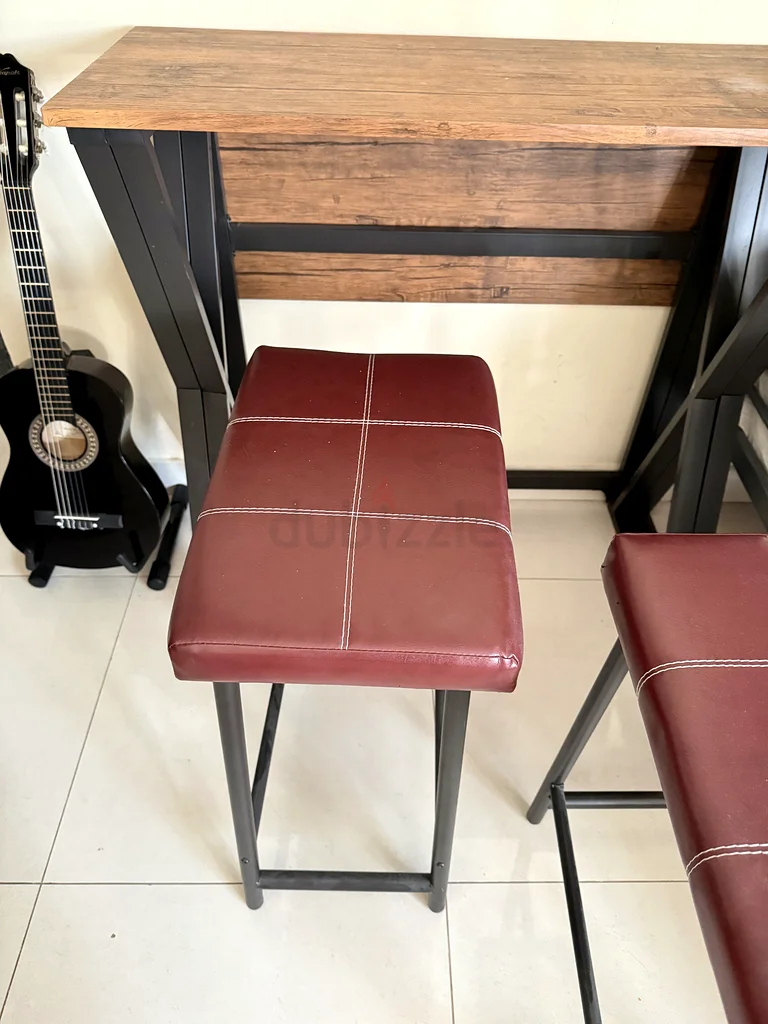 طقم طاولة بار صناعية أنيقة - مثالي للمساحات الصغيرة!63220322697986113