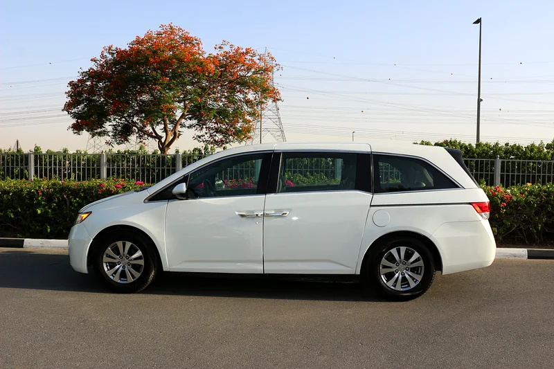 Honda Odyssey Full options 2014 Gcc with elc sliding door63155552361346113