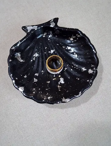 Elegant Vintage Shell Ashtray with Gold Ring Accent