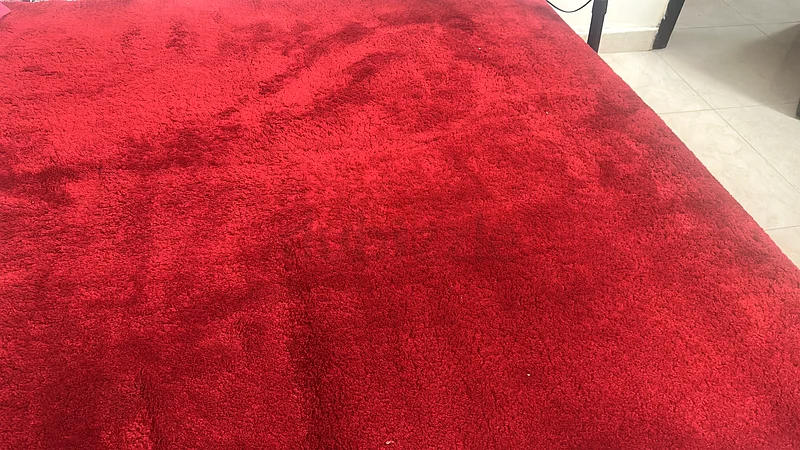 Carpet well maintained ( 6feet x4feet size)63215376700673111