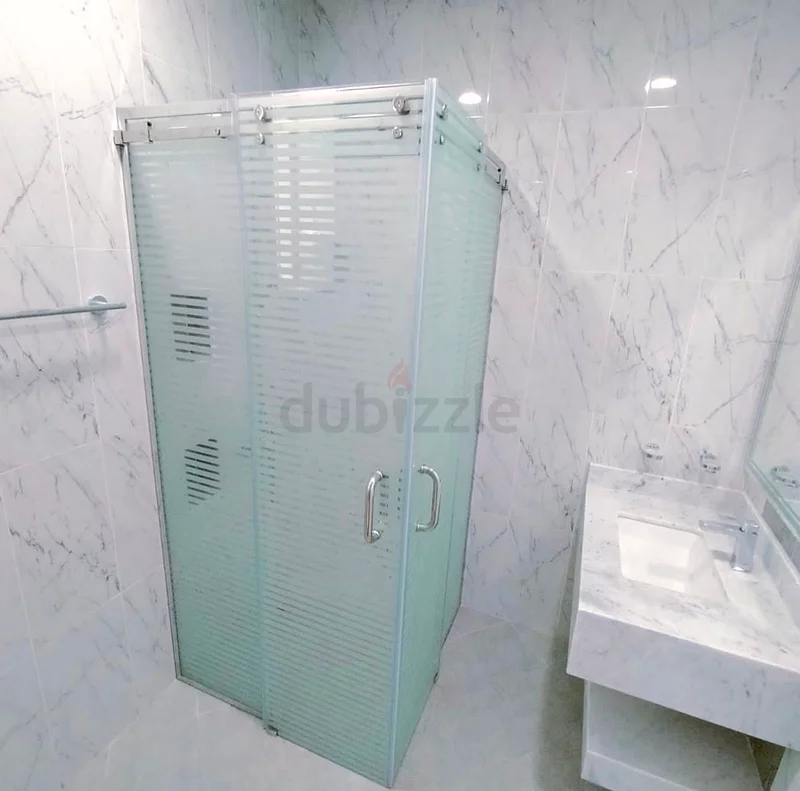 We handle all glasswork, including doors, fixed units, bathroom partitions, mirrors, and maintenance services.63182774541570113