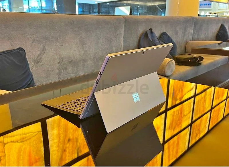 جهاز Surface Pro 6 - معالج Core i7 الجيل الثامن - 8 غيغابايت/256 غيغابايت - مع لوحة مفاتيح - شاشة تعمل بدقة 4K باللمس - قابل للفصل62863816002689112