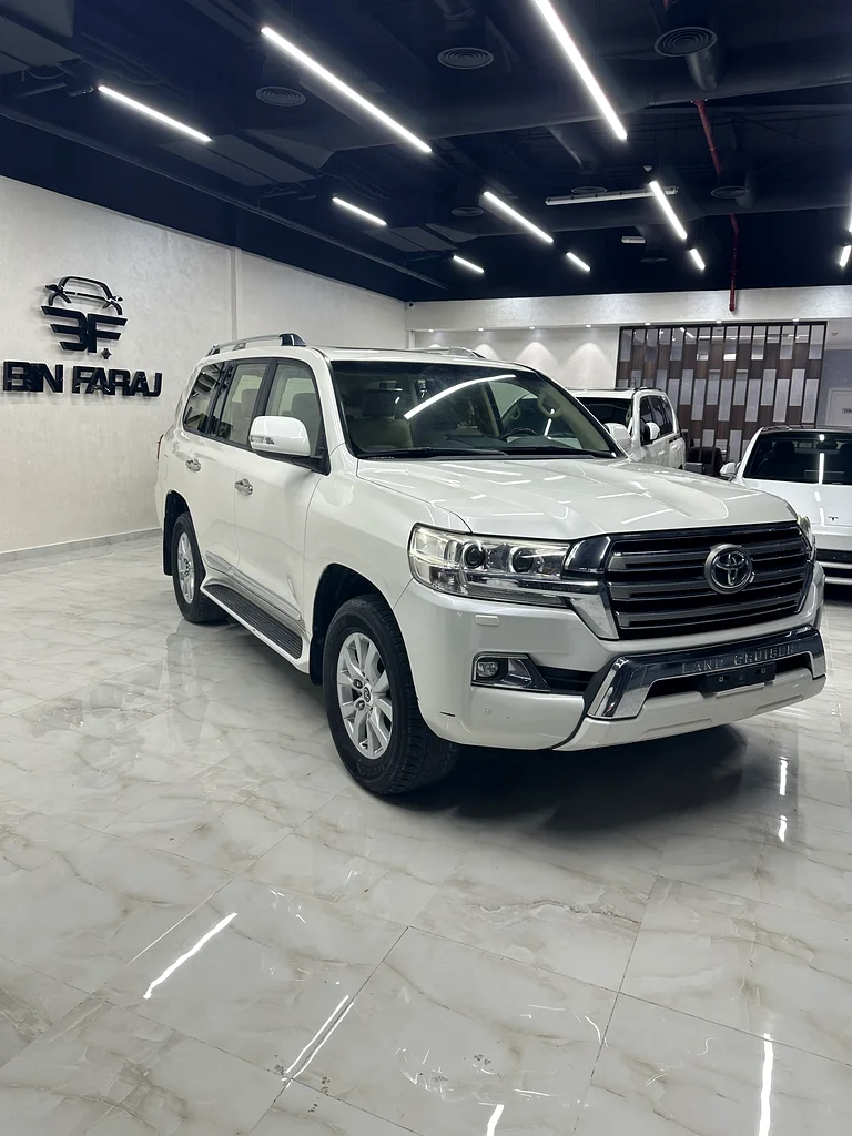 تويوتا لاندكروزر استيشن63140189944066111