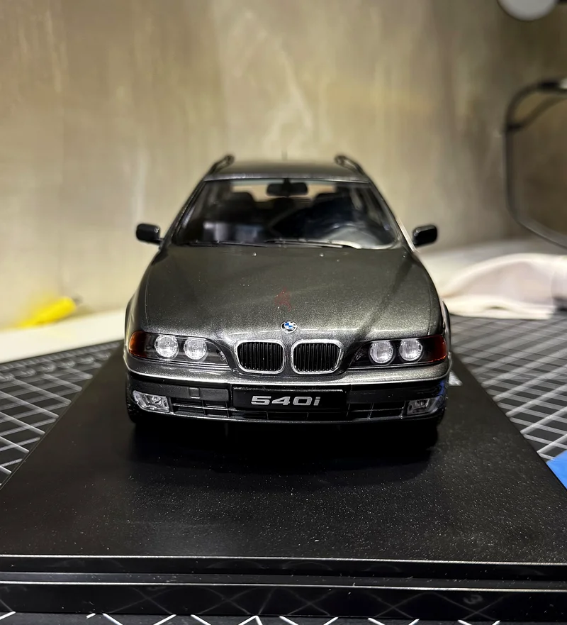 BMW 540i Touring KK Scale Models Scale 1:18628647076345631126