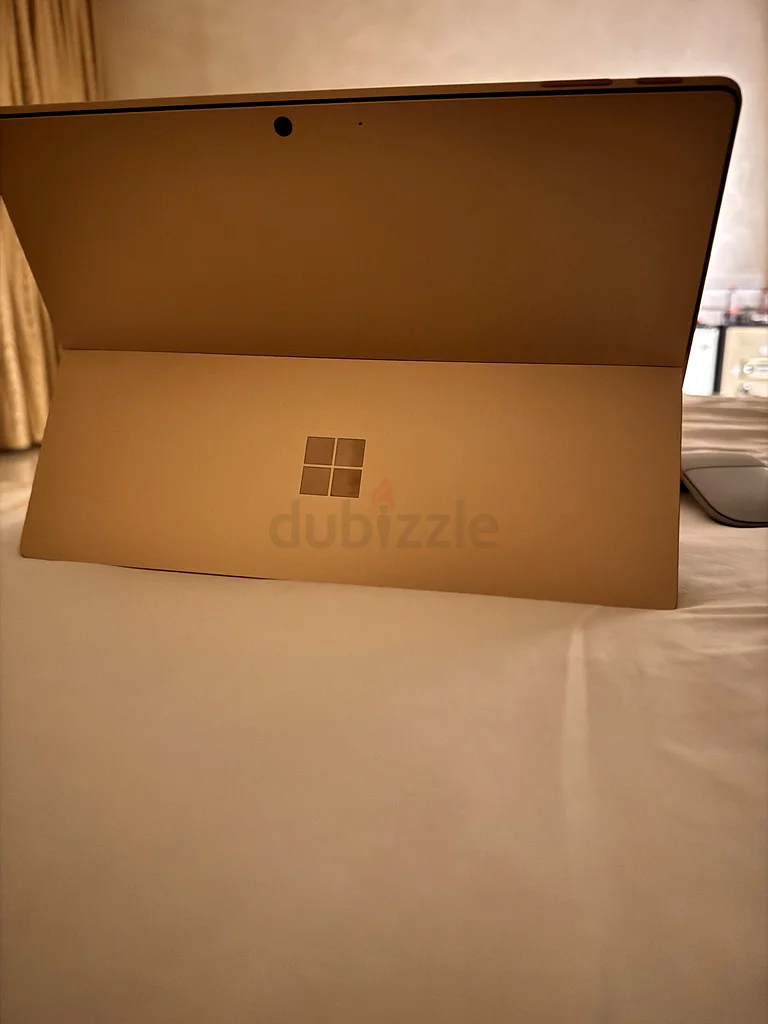 مايكروسوفت سيرفيس برو 11 2076 بحجم 13 بوصة، سنابدراجون إكس بلس 10C، ذاكرة وصول عشوائي 16 جيجابايت، وسعة تخزين 512 جيجابايت من نوع SSD63265096871171111