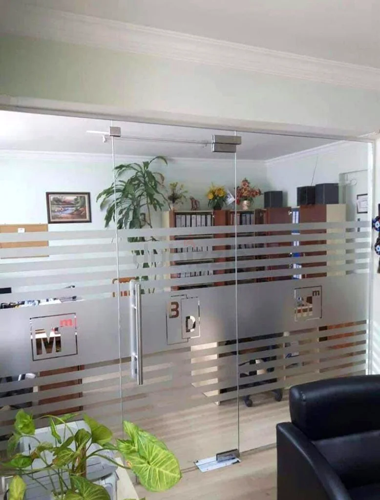 We handle all glasswork, including doors, fixed units, bathroom partitions, mirrors, and maintenance services.63182774541570114