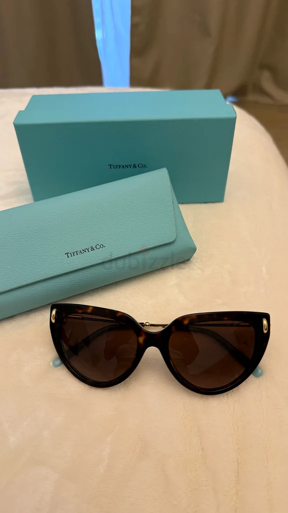 الأصلي !! نظارات شمسية Tiffany & Co. على شكل عين القطة أنيقة62931670391427114