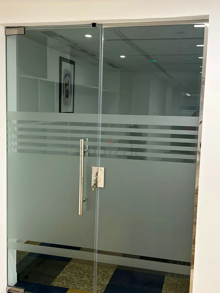 We handle all glasswork, including doors, fixed units, bathroom partitions, mirrors, and maintenance services.63182774541570111
