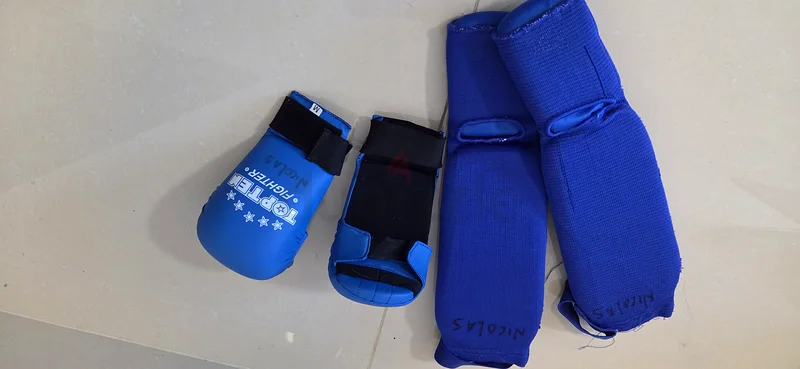 Karate gloves and shin protection632416569952031113