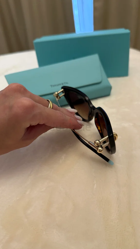 الأصلي !! نظارات شمسية Tiffany & Co. على شكل عين القطة أنيقة62931670391427111