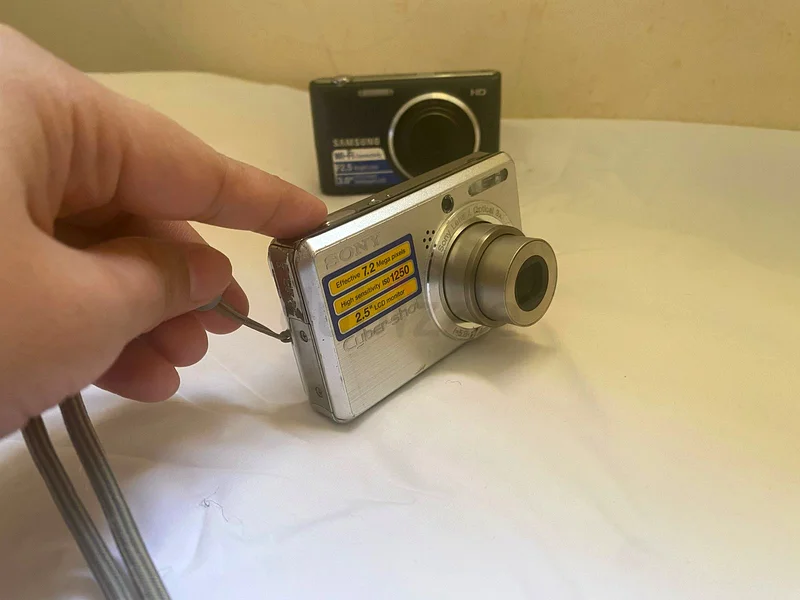 Capture Memories with the Sony DSC-W570 Camera!63234612672771112