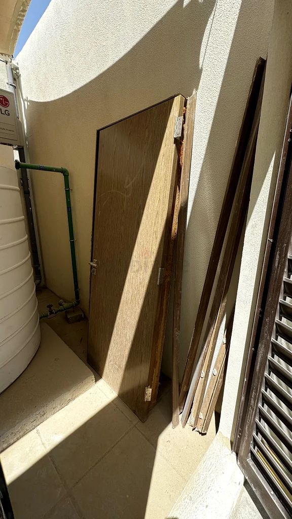 Solid Wooden Door for Sale - Great Condition!632218604221451118