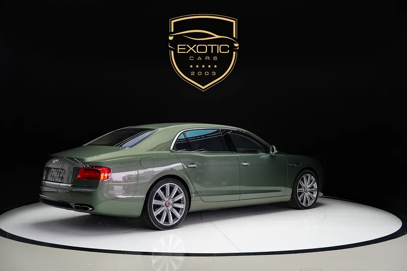FLYING SPUR V8 | GREEN/BEIGE | GCC | REAR TABLES | SUNROOF | WARRANTY AVAILABLE63154165615617112