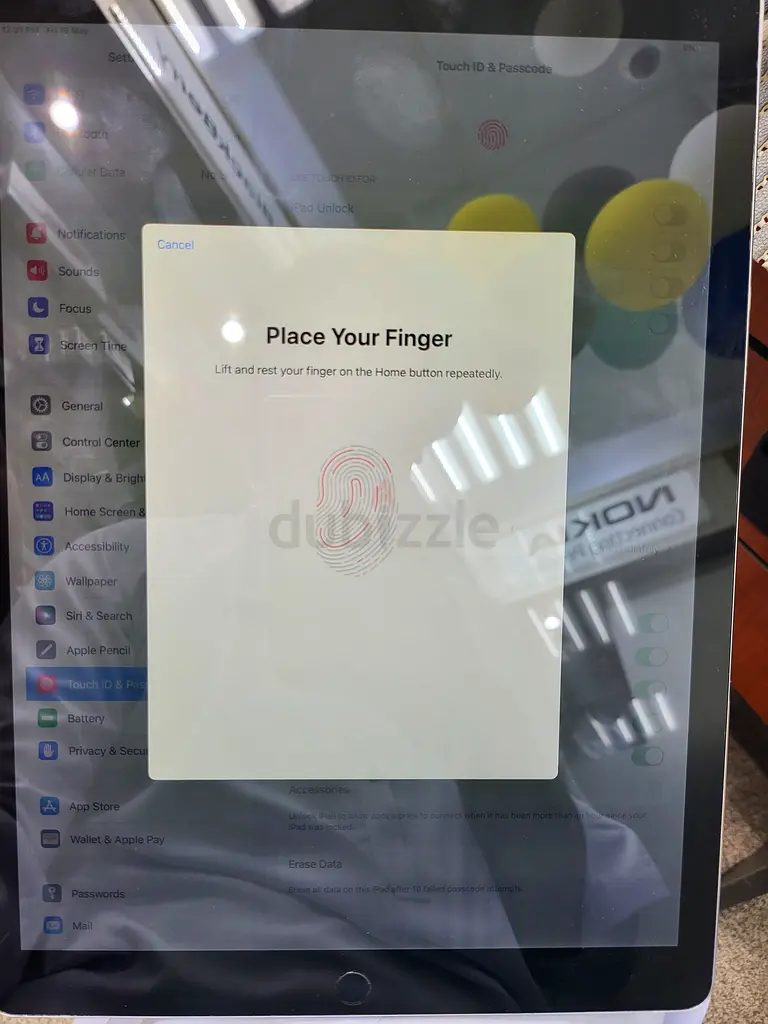 iPad Pro 12.9 Cellular 256 GB with accessories63214897615362117