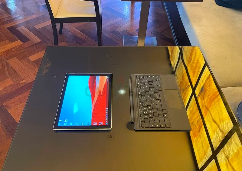 جهاز Surface Pro 6 - معالج Core i7 الجيل الثامن - 8 غيغابايت/256 غيغابايت - مع لوحة مفاتيح - شاشة تعمل بدقة 4K باللمس - قابل للفصل62863816002689119