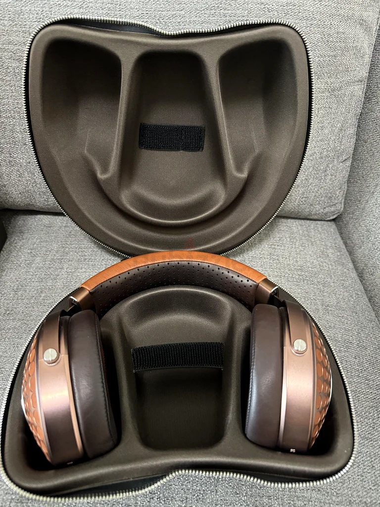 Focal Stellia Closed-Back Headphones – Audiophile Grade, Made in France63166176767235111