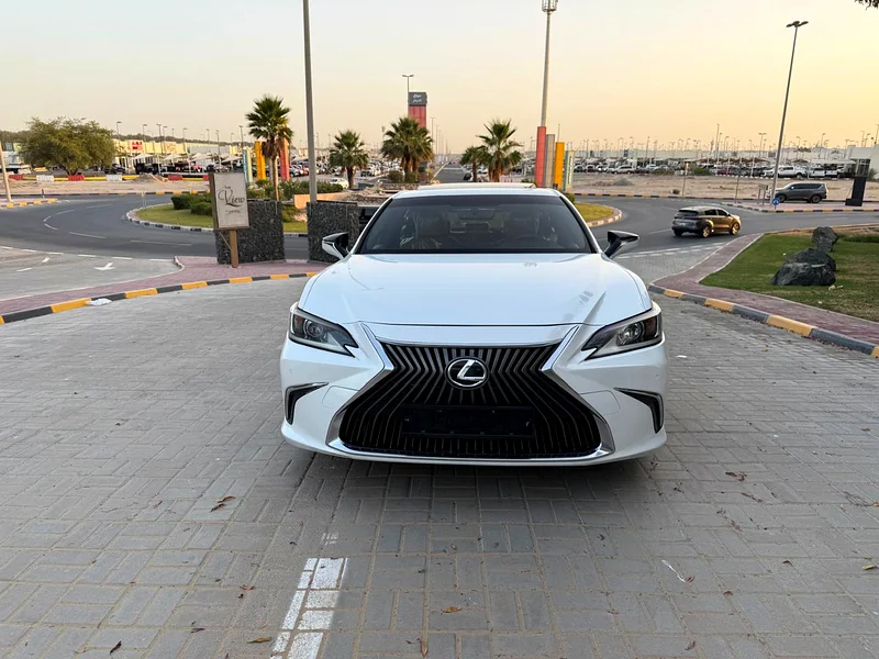LEXUS ES350 2020 GCC FULL OPTION WITH SUNROOF CROSS CONTROL LETHER SITES VERY CLEAN CAR GOOD CONDITI63169917943937114