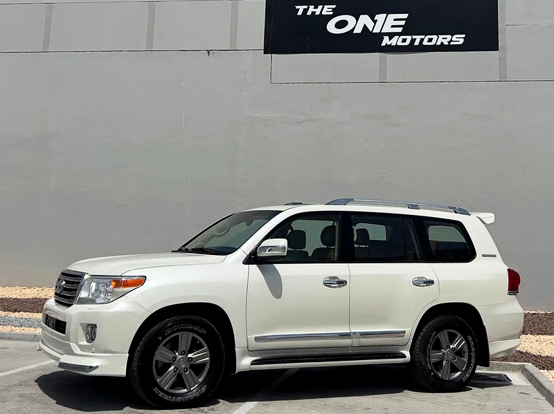 TOYOTA LAND CRUISER 5.7 PREMIUM EDITION 2015 GCC63140687671938111
