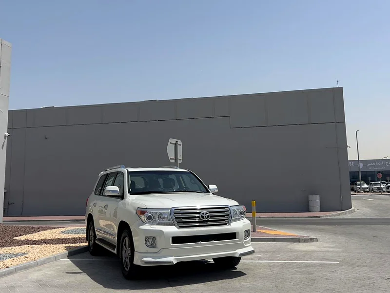 TOYOTA LAND CRUISER 5.7 PREMIUM EDITION 2015 GCC63140687671938114