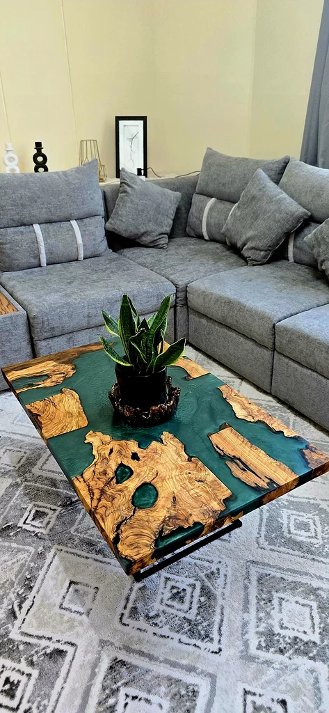 Handcrafted Emerald Resin  Natural Wood Table628638187101471115