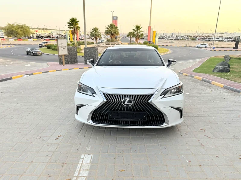 LEXUS ES350 2020 GCC FULL OPTION WITH SUNROOF CROSS CONTROL LETHER SITES VERY CLEAN CAR GOOD CONDITI63169917943937112