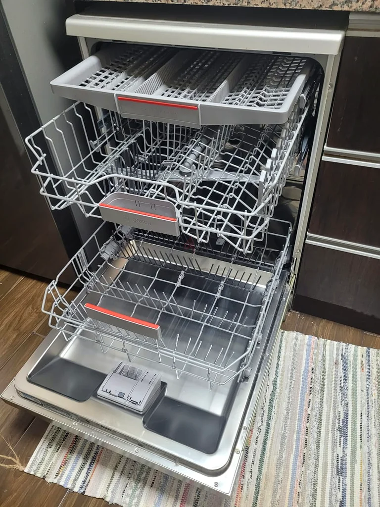 Dishwasher like New.63251356481026111
