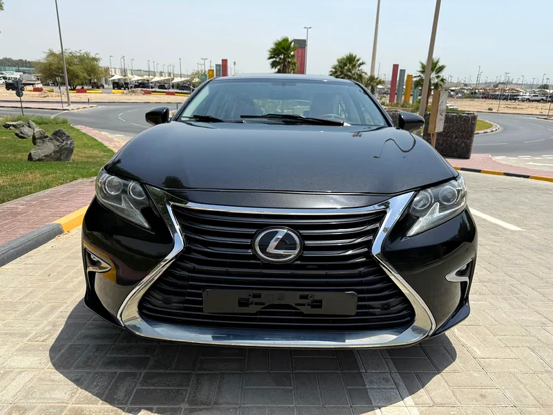 LEXUS ES350 2018 GCC FULL OPTION WITH SUNROOF CROSS CONTROL LEATHER SEATS VERY CLEAN CAR GOOD CONDITION63168494931330112