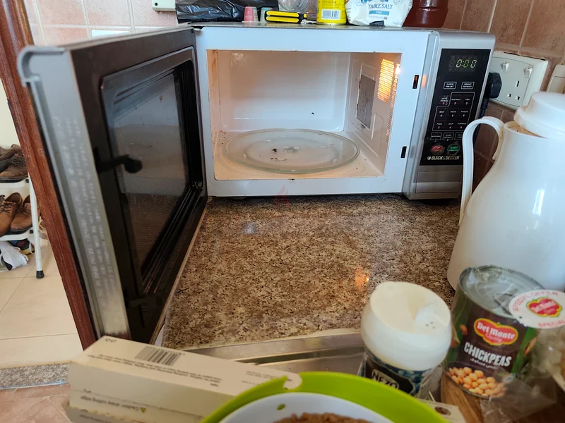 Black  Decker Microwave - Perfect for Quick Meals!63247748691074111