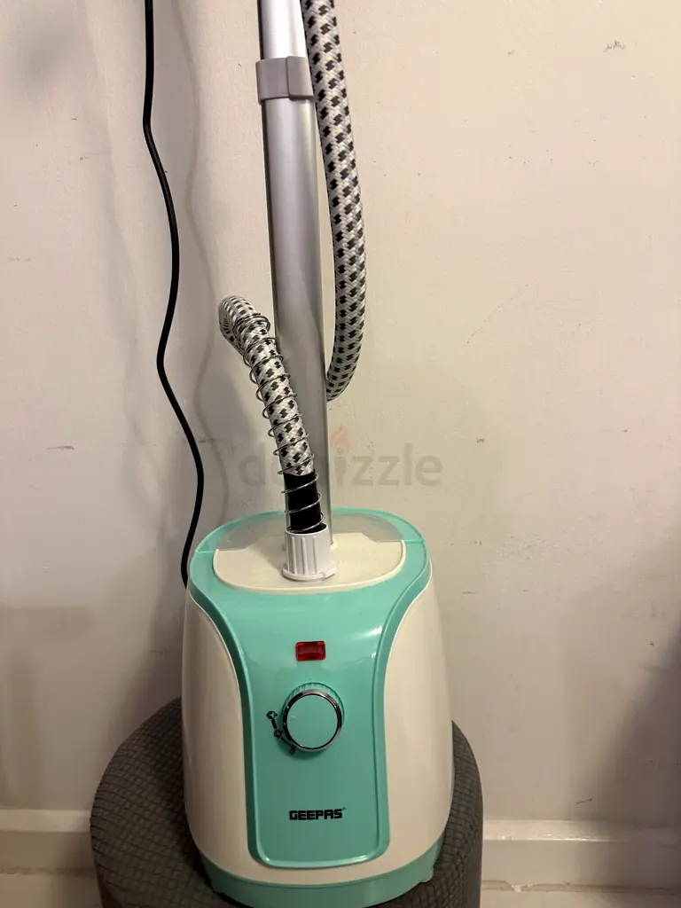 Powerful Steam Iron for Effortless Ironing!