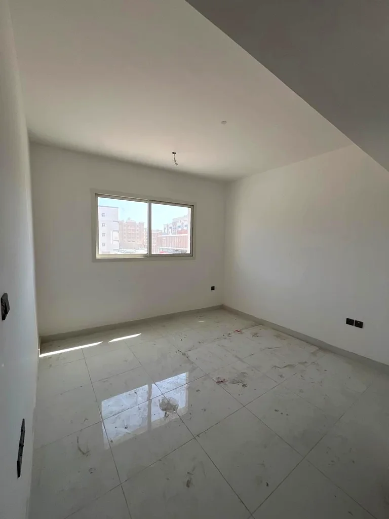 One bedroom, one hall and two bathrooms62868795803779113