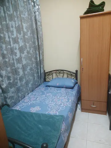 Executive bed space for Indian bachelors