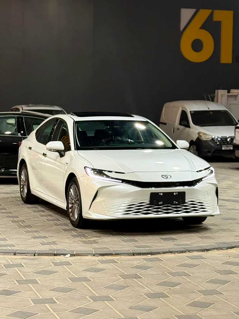 Toyota Camry Hybrid/Luxury 202563147211725314112