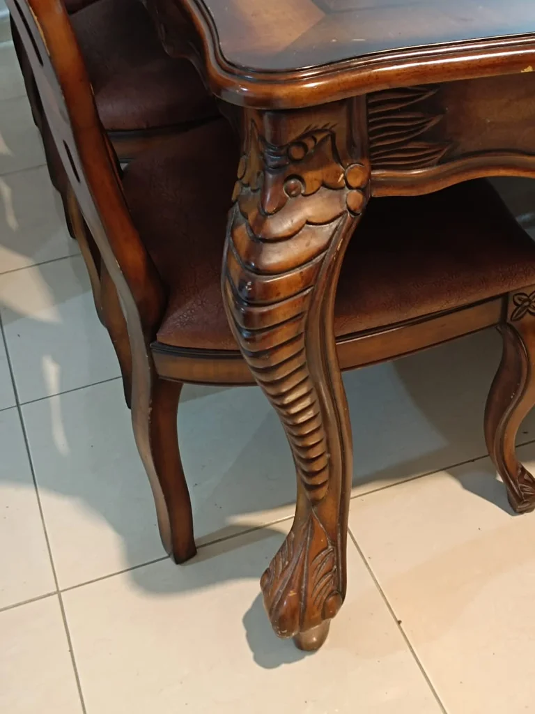طاولة طعام كلاسيكية بـ 6 مقاعد62863818688641112