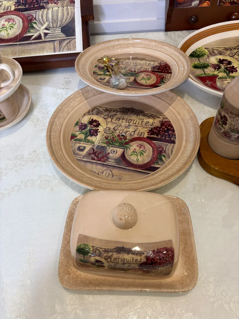 إكسسوارات مطبخ كلاسيكية بلون بني63215376371715111
