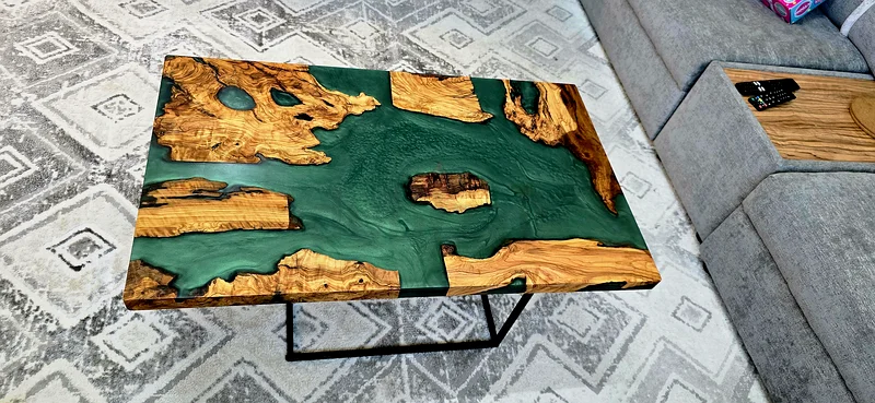 Handcrafted Emerald Resin  Natural Wood Table62863818710147111