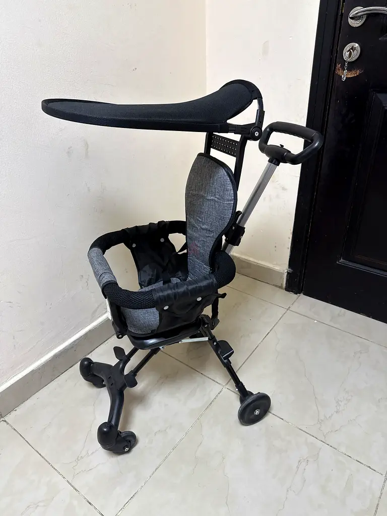 Compact and Stylish Baby Stroller for Sale!