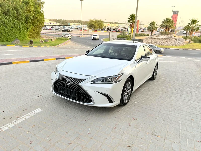 LEXUS ES350 2020 GCC FULL OPTION WITH SUNROOF CROSS CONTROL LETHER SITES VERY CLEAN CAR GOOD CONDITI63169917943937111