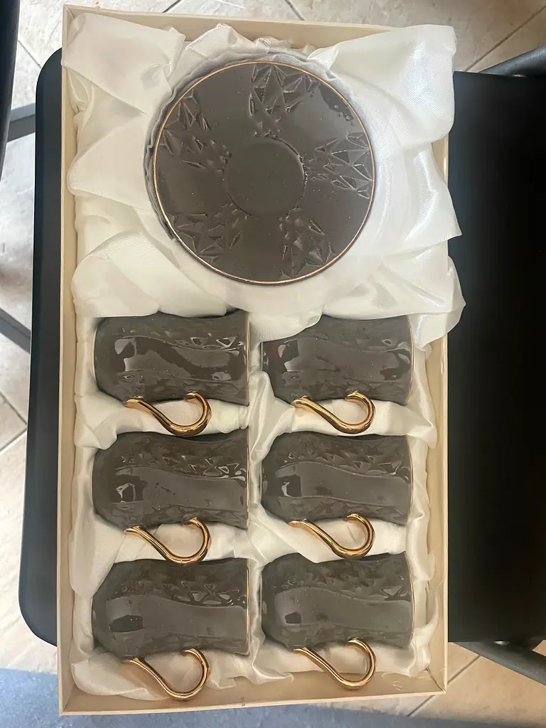 Tea set with 6 cups and 6 plates63215871713282114