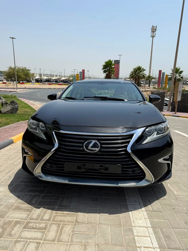 LEXUS ES350 2018 GCC FULL OPTION WITH SUNROOF CROSS CONTROL LEATHER SEATS VERY CLEAN CAR GOOD CONDITION63168494931330111