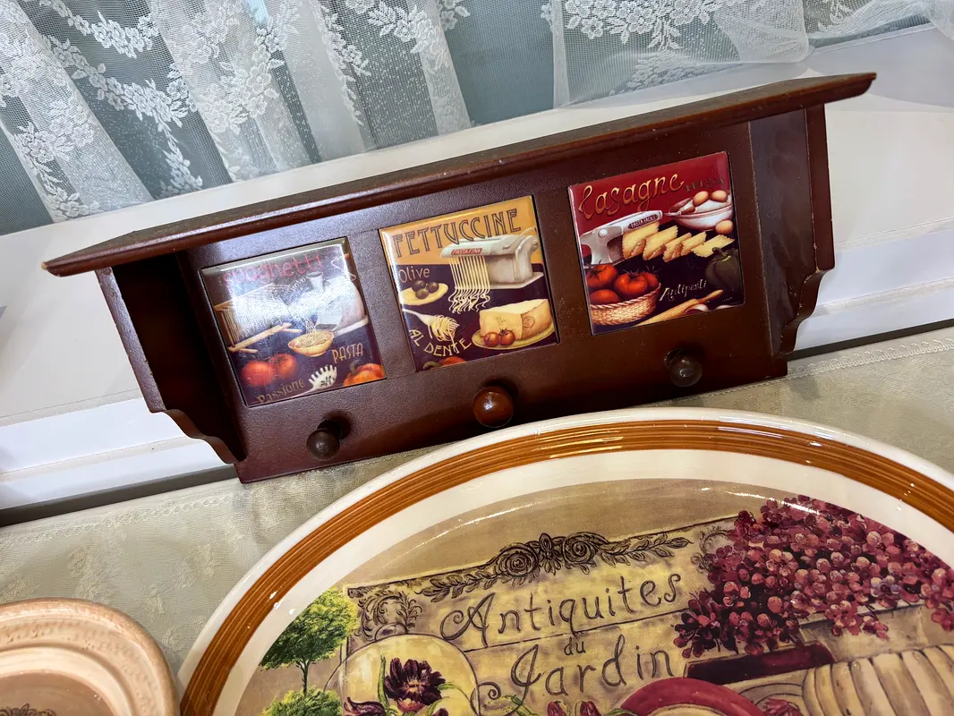 Classic brown kitchen accessories63215376371715115