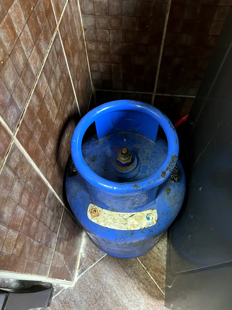 أسطوانة غاز مع منظم للبيع