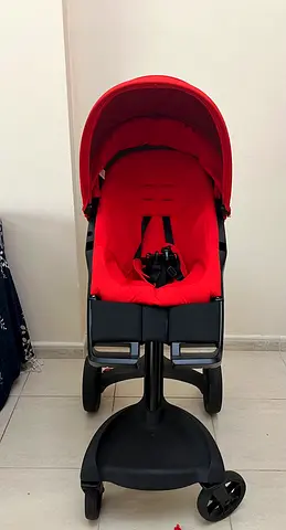 Stylish Red Stroller - Your Babys Ultimate Comfort