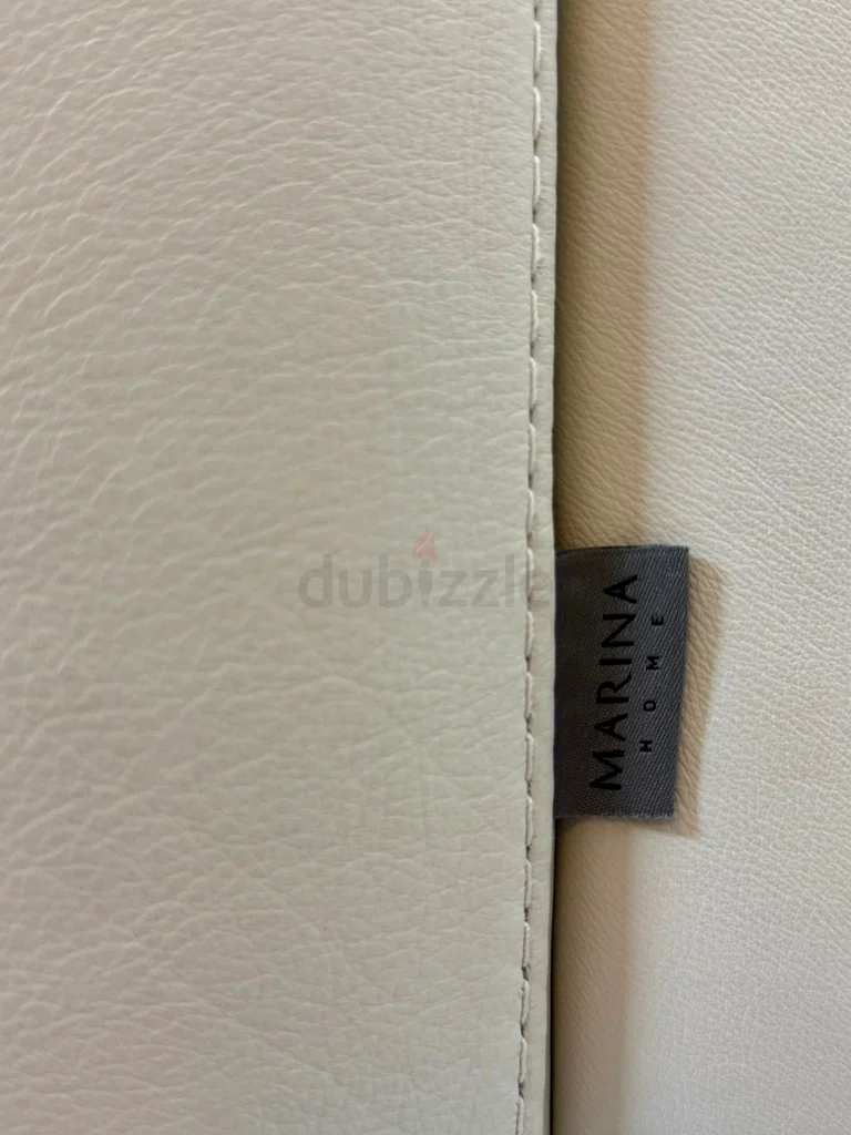 أريكة جلدية في منزل مارينا مع كراسي إيطالية62863822614913113