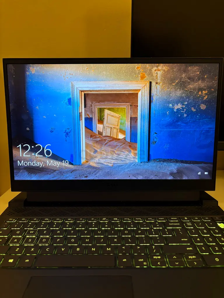 Dell Laptop - Sleek Design and High Performance63255527544578112